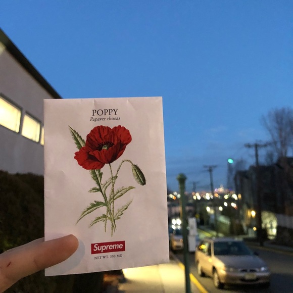 Supreme Poppy Seed Pack SS18 - Picture 2 of 2